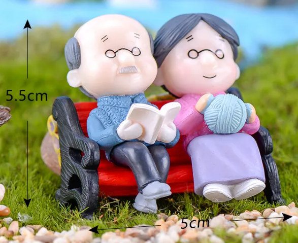 Mini figure grandparents 1 set ( grandpathers and bench)